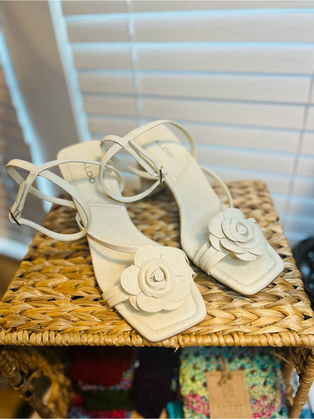 ALDO Cream/Ivory Floral Appliqué Ankle-Strap Sandals Sz 10